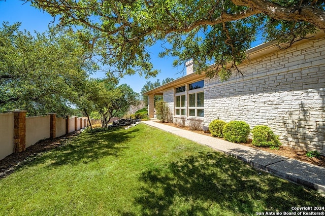 2029 Crown Rdg, Kerrville, TX 78028 - view of yard with fence