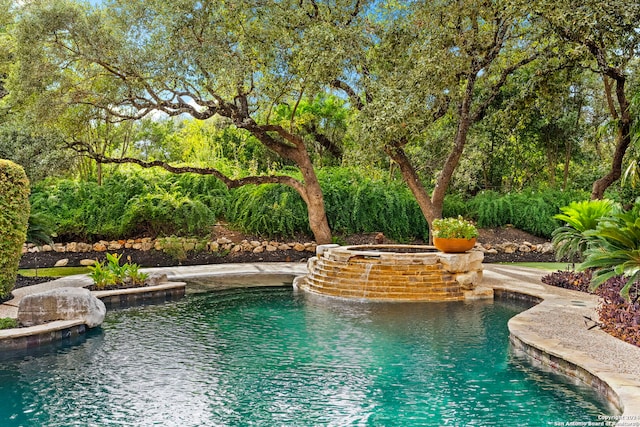 view of swimming pool