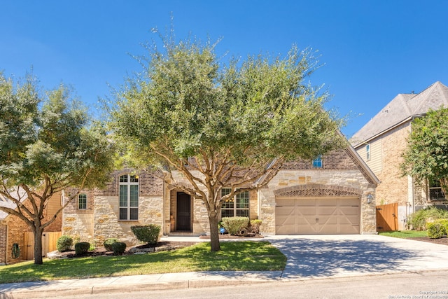 view of front of property featuring a front lawn and a garage