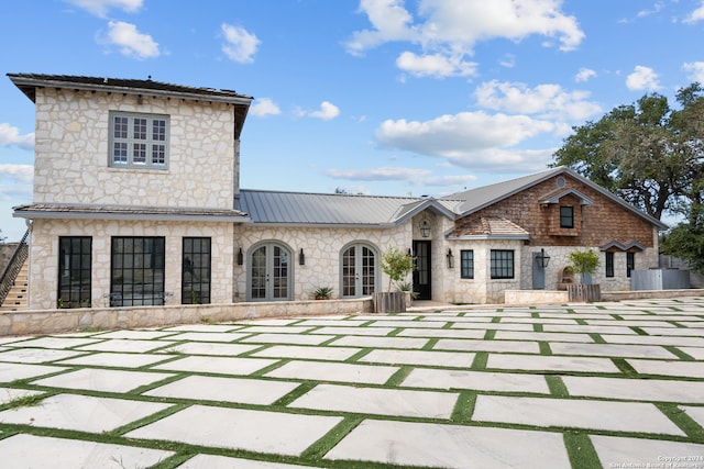 view of front facade featuring a patio