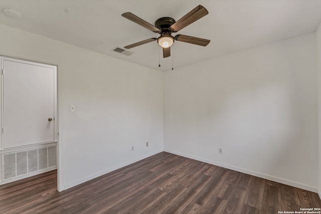 unfurnished room featuring dark wood-type flooring and ceiling fan