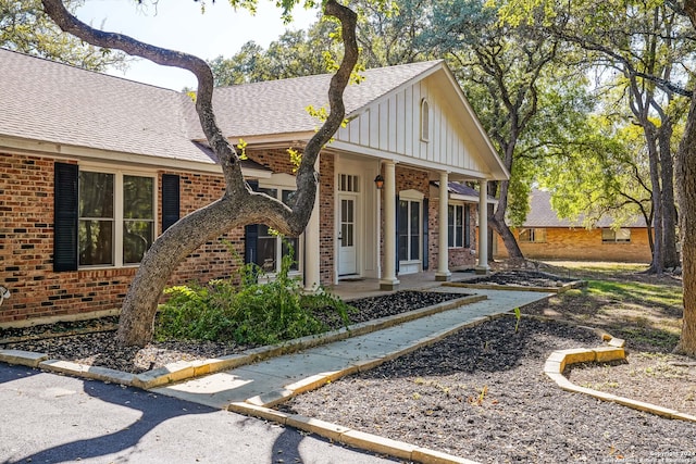 view of front of home with covered porch