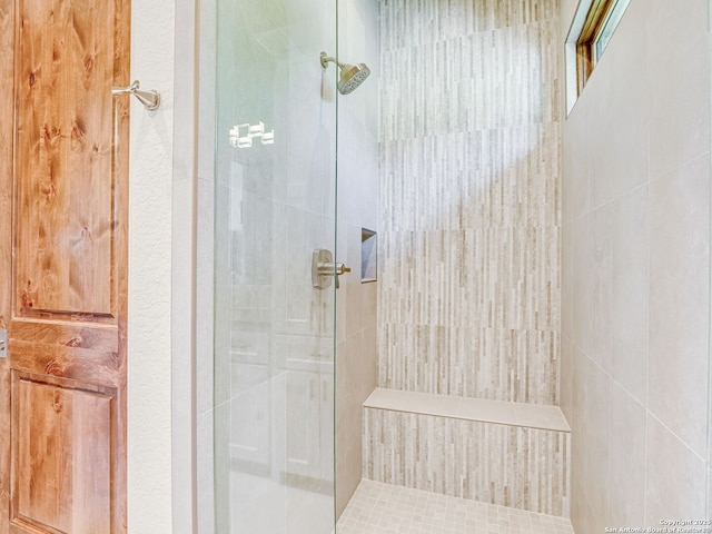 bathroom featuring tiled shower