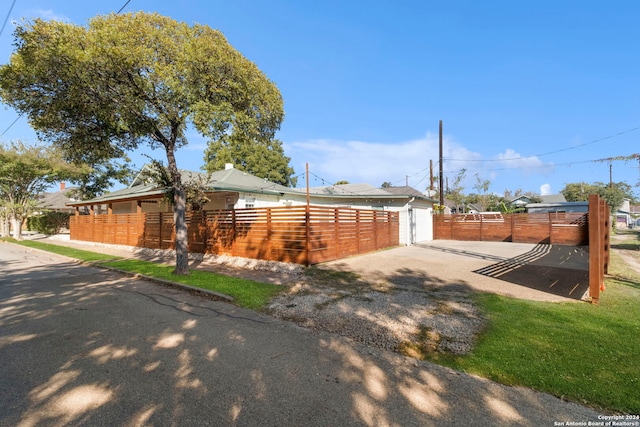 214 Loretta Pl, San Antonio, TX 78210 - view of yard