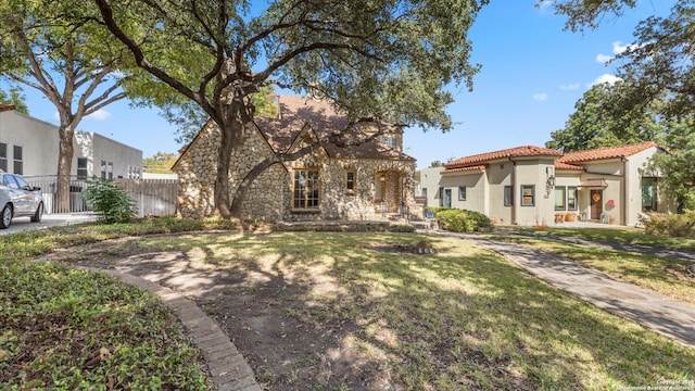 view of front of home with a front lawn