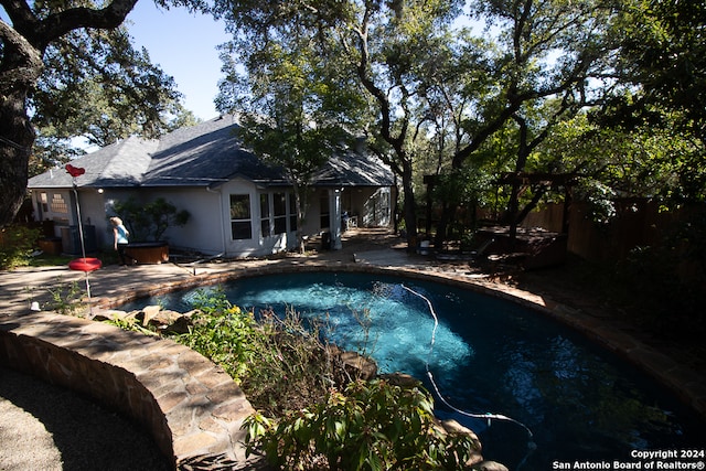 view of swimming pool