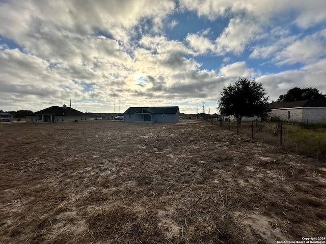 view of yard featuring a rural view