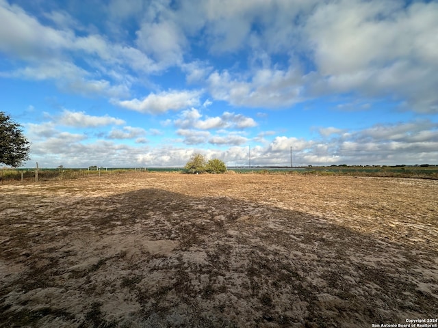 view of yard featuring a rural view