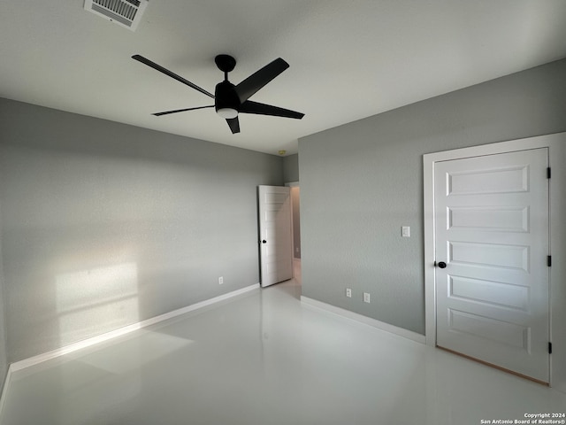 unfurnished bedroom featuring a closet and ceiling fan