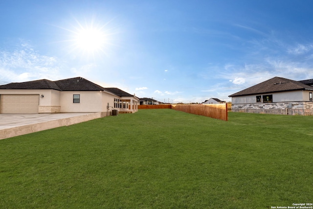 view of yard with a garage