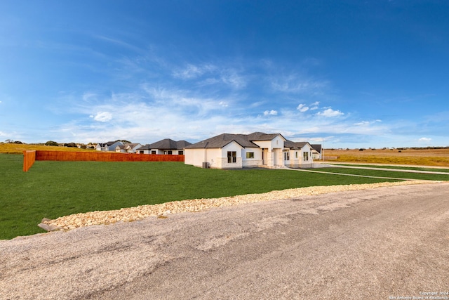 ranch-style home featuring a front lawn