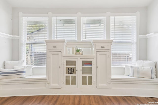 1112 W Huisache Ave, San Antonio, TX 78201 - interior details featuring wood finished floors