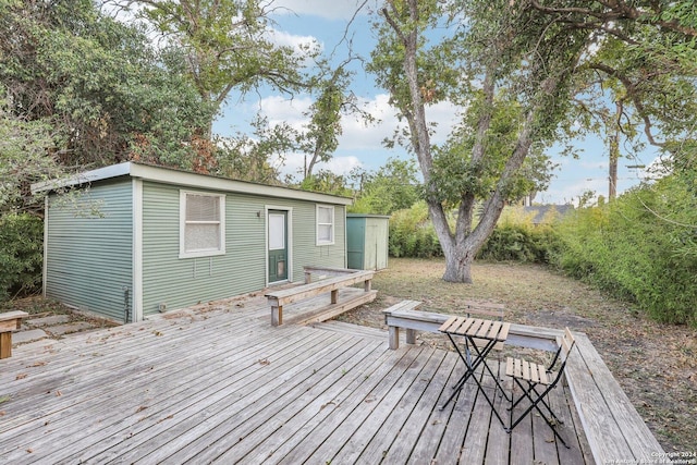 1112 W Huisache Ave, San Antonio, TX 78201 - wooden deck with an outdoor structure