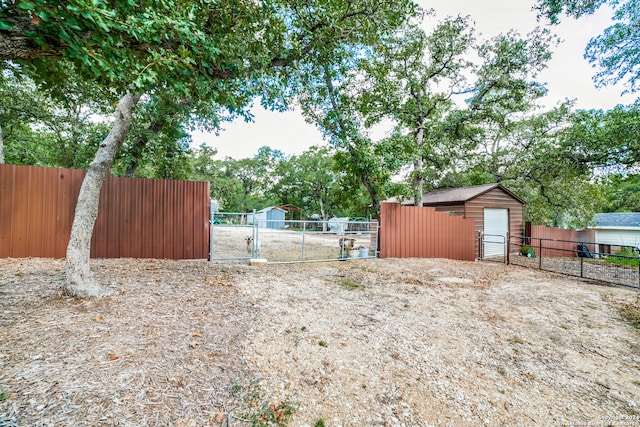 view of yard with a storage unit