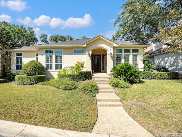 view of front of house with a front yard