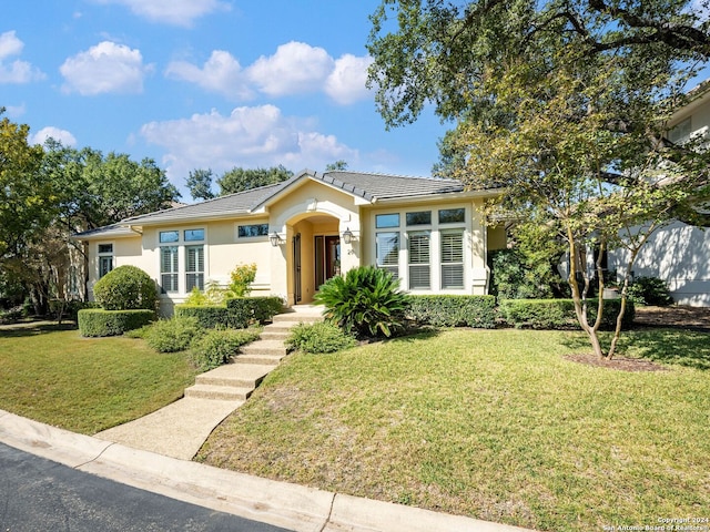 view of front of home with a front lawn