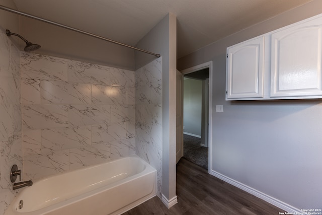 bathroom with tiled shower / bath and wood-type flooring