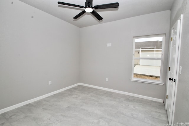 empty room with ceiling fan