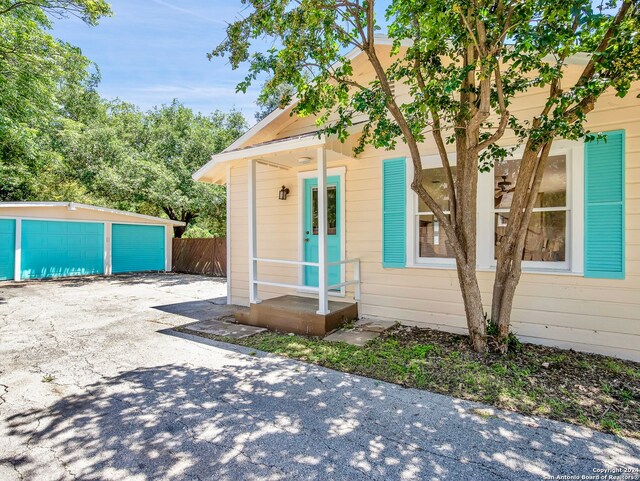 bungalow with an outbuilding