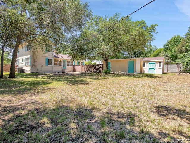 view of yard featuring cooling unit