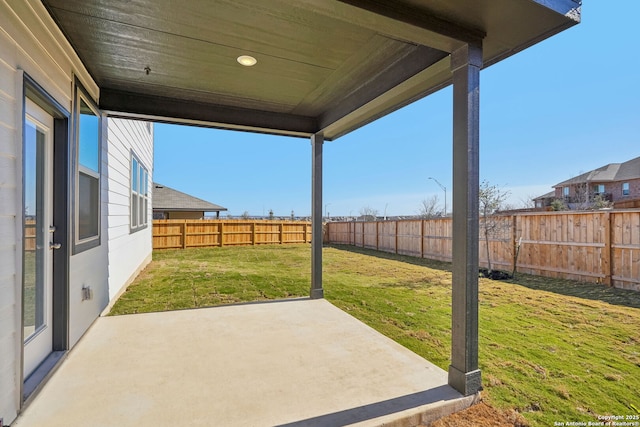 view of yard featuring a patio area