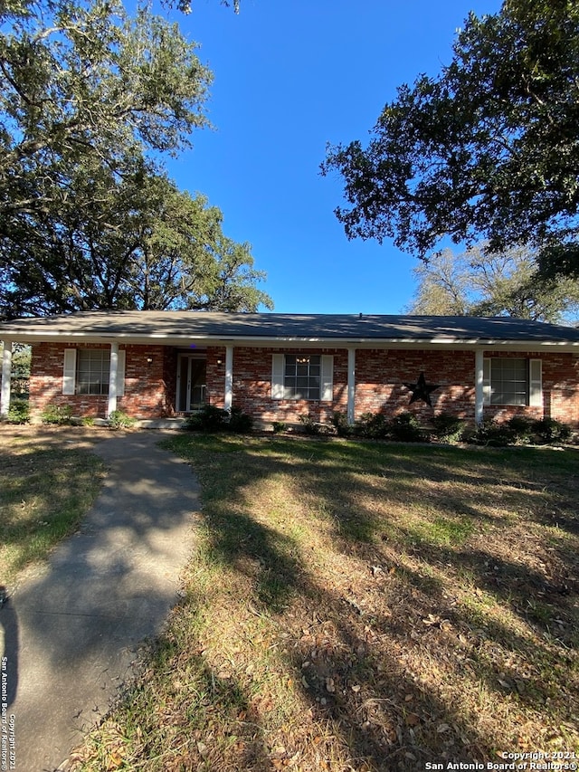 ranch-style home with a front lawn