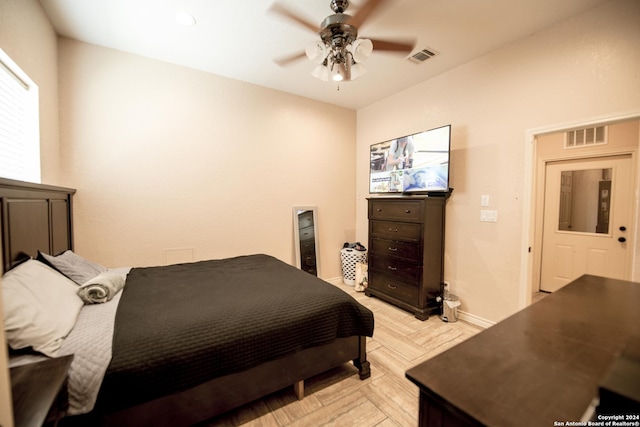 2989 Graytown, Converse, TX 78109 - bedroom featuring visible vents, baseboards, and ceiling fan