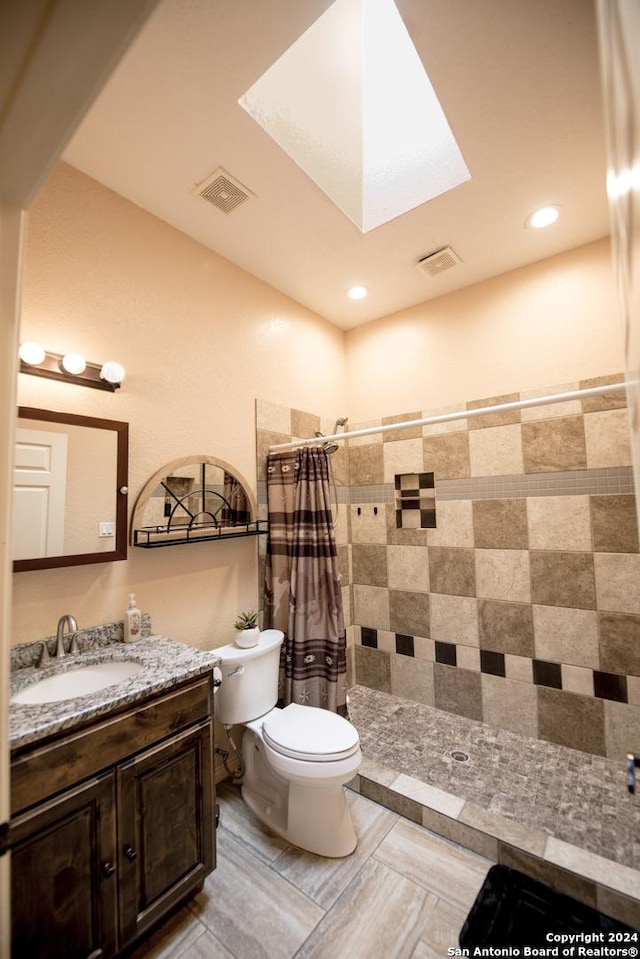2989 Graytown, Converse, TX 78109 - bathroom featuring visible vents, a tile shower, toilet, and vanity