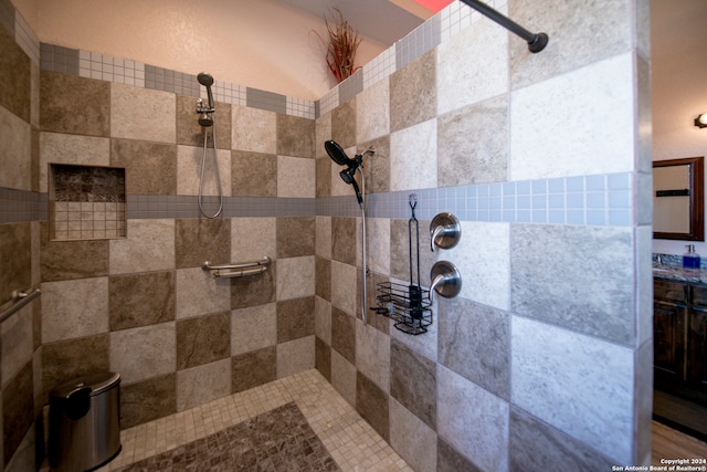 bathroom featuring tiled shower