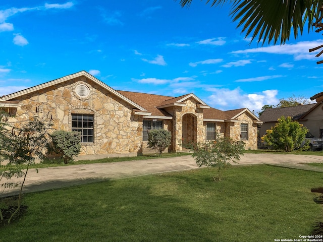 view of front of home with a front yard