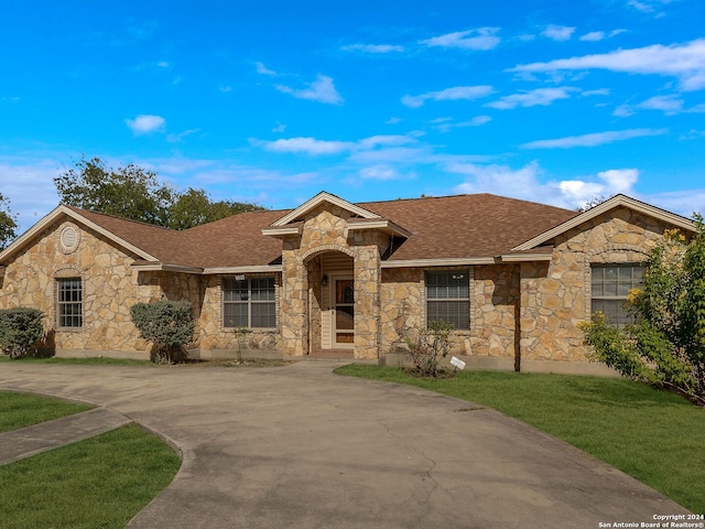 221 Cheyenne Ave, San Antonio, TX 78207 - single story home featuring stone siding, roof with shingles, and a front yard
