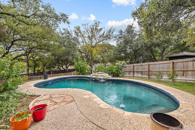 view of swimming pool