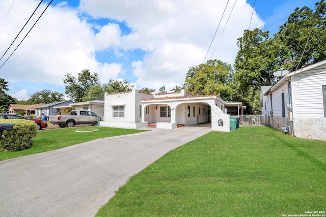 view of front of home with a front lawn and a carport