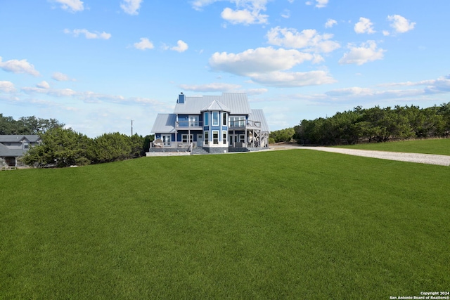 view of front of house featuring a front lawn