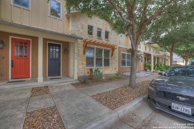 view of front of house with covered porch