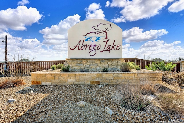 view of community / neighborhood sign