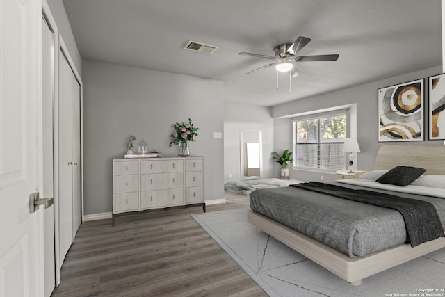 bedroom featuring dark wood-type flooring, ceiling fan, and a closet