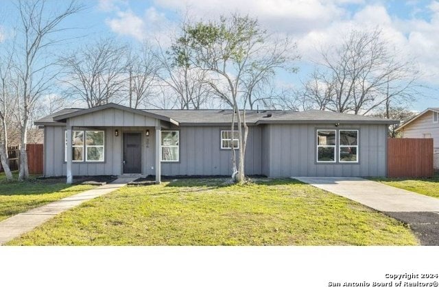 ranch-style house with a front yard