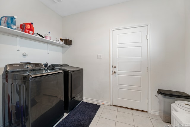 washroom featuring light tile patterned flooring and washing machine and clothes dryer