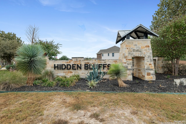 view of community / neighborhood sign