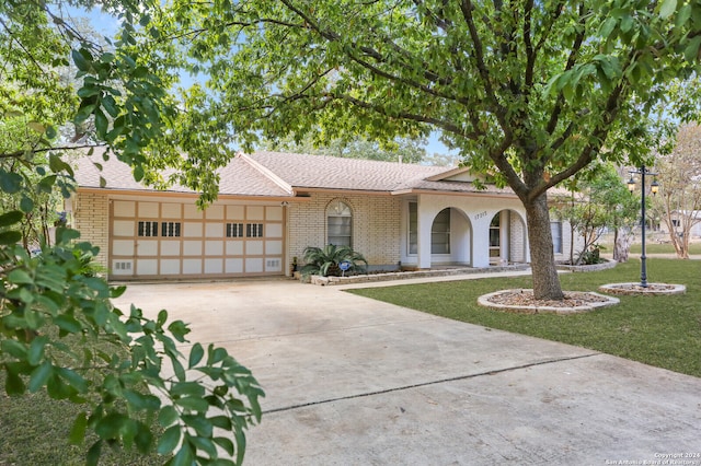 view of front of house featuring a front lawn and a garage