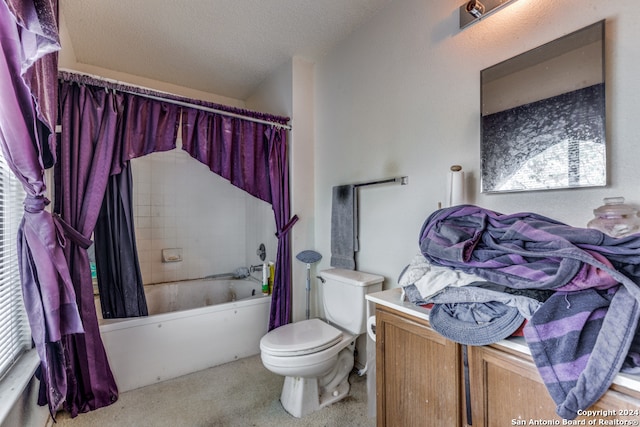 full bathroom featuring a wealth of natural light, vanity, shower / tub combo, and toilet