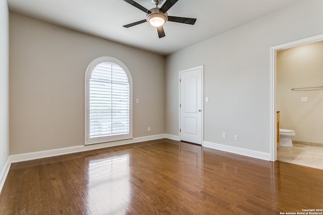 unfurnished room with dark wood-type flooring and ceiling fan