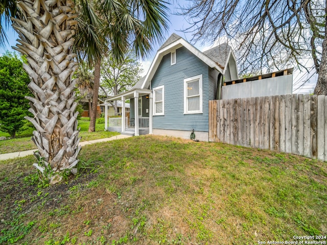 exterior space featuring a lawn