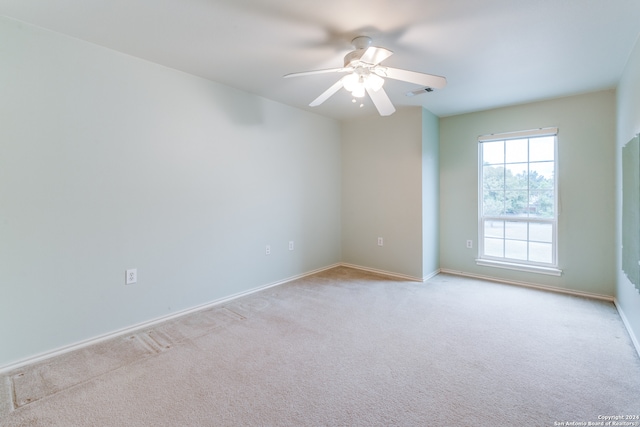 unfurnished room featuring light carpet and ceiling fan