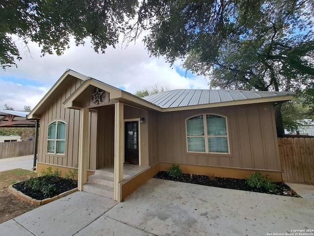 view of front of home featuring covered porch