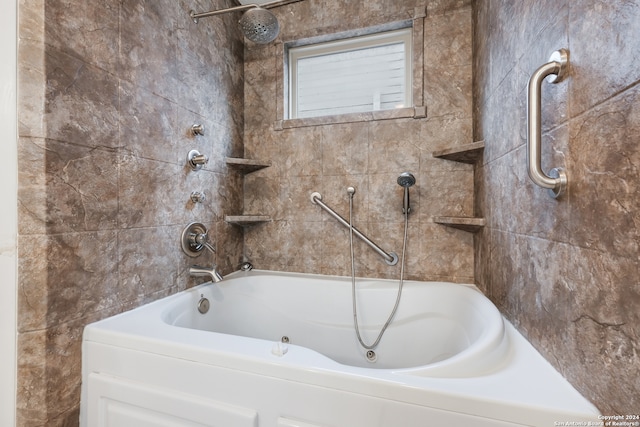 bathroom with tiled shower / bath combo