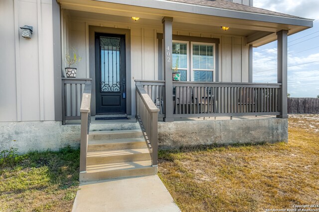 entrance to property featuring covered porch