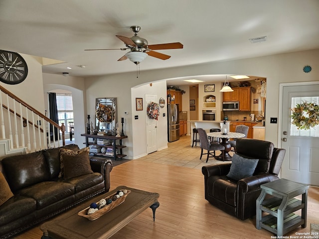 living room featuring light hardwood / wood-style floors and ceiling fan