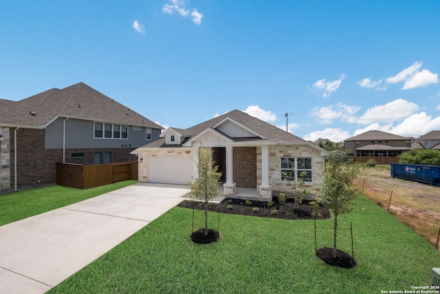 view of front facade featuring a front lawn